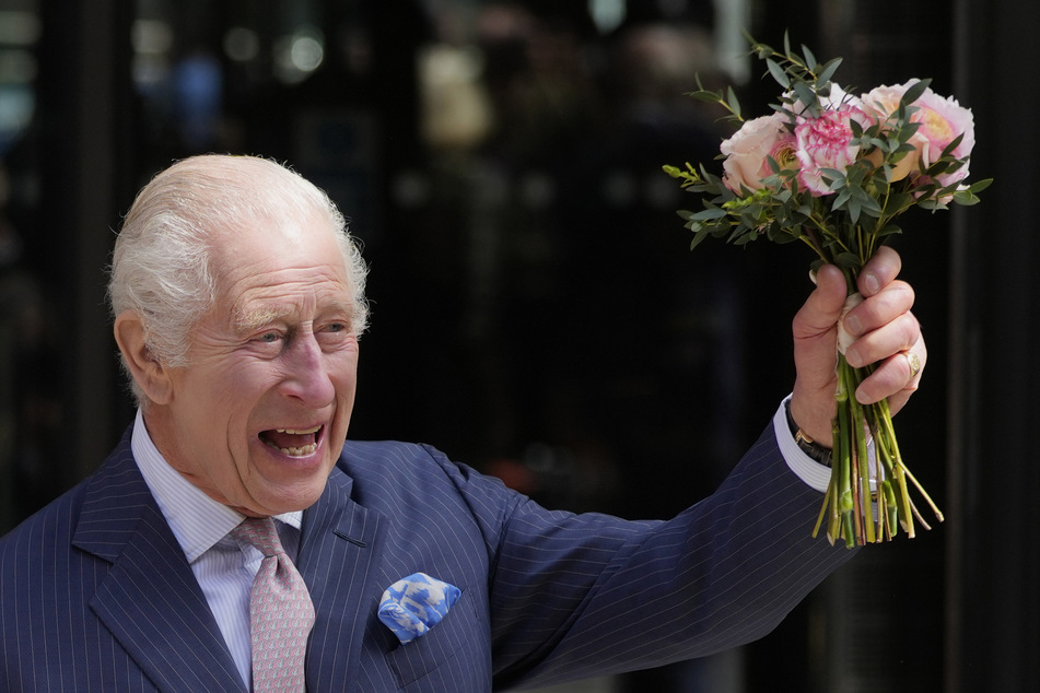 König Charles (75) zeigte sich bei seinem ersten offiziellen Termin bestens gelaunt.