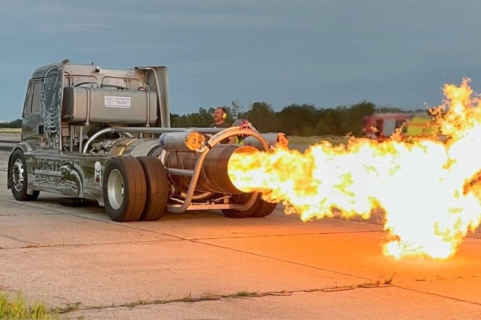 Der "Nostromo Jet-Truck" wird von einer Jet-Turbine beschleunigt.