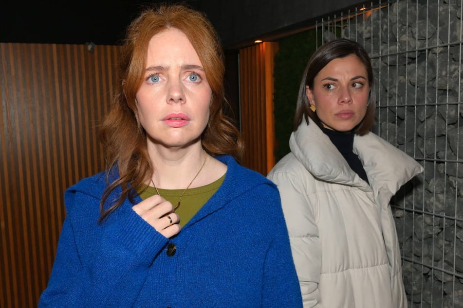 Der Moment, in dem Toni (l.) nach Matildas Offenbarung die bittere Wahrheit realisiert.