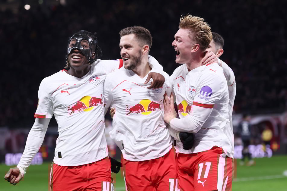 Yan Diomande (19, l.) ist gleich für zwei Auszeichnungen nominiert, Christoph Baumgartner (26, M.) und Conrad Harder (20) für je eine.