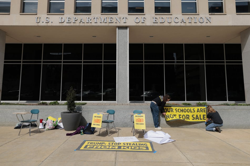 The US Supreme Court lifted an injunction blocking President Donald Trump's administration from carrying out mass layoffs at the Education Department.