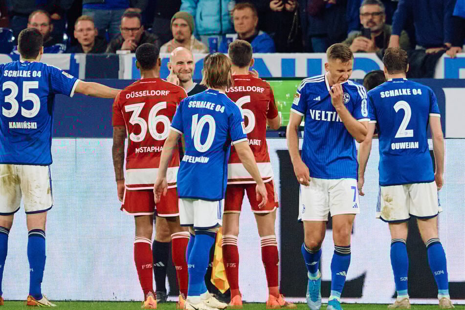 Hertha BSC steht vor einer Verpflichtung von Schalkes Paul Seguin (30, 2.v.r.).