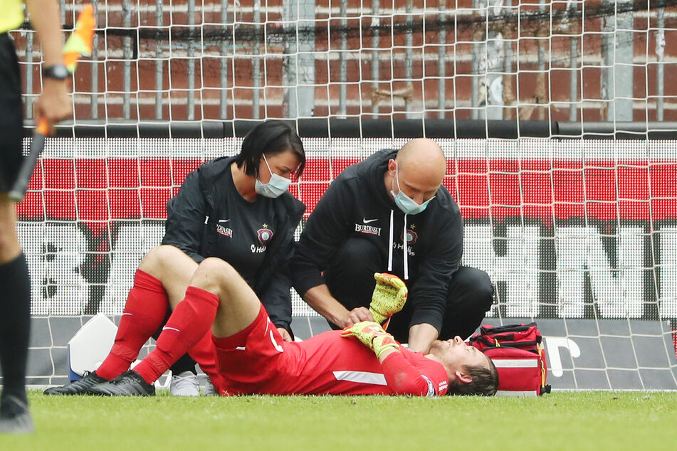 Am 14. Juni verletzte sich Martin Männel gegen St. Pauli an der Schulter, fiel danach lange aus.