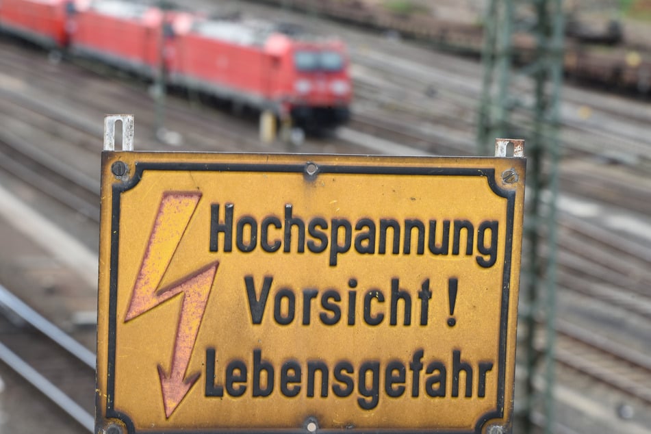 Der Arbeiter (49) wurde durch den Stromschlag schwer, aber nicht lebensgefährlich verletzt. (Symbolfoto)