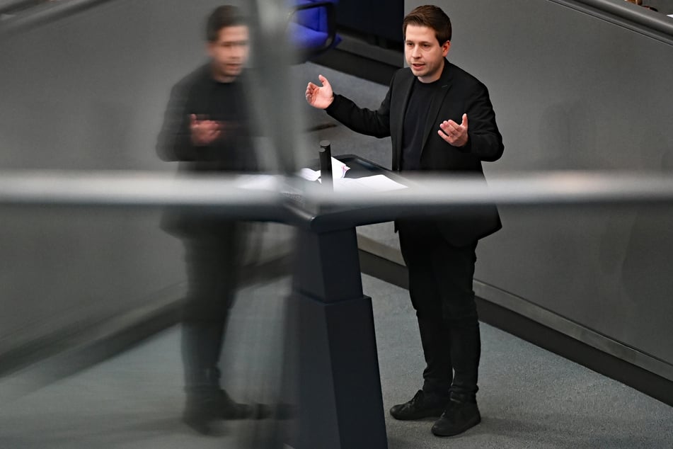 "Skandalös" nennt Ex-SPD-Frontmann Kevin Kühnert (36) seine Altersentschädigung als früherer Abgeordneter.