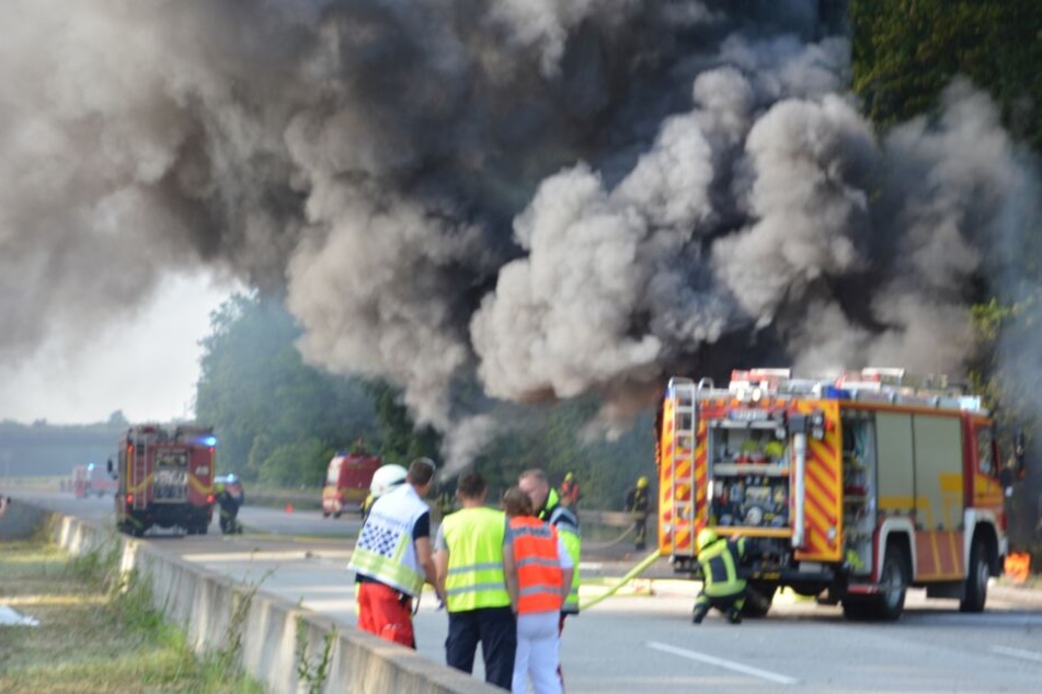Warum der Lkw Feuer fing, ist bislang noch unklar.