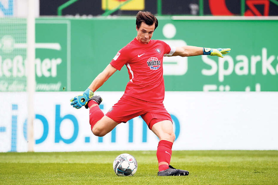 FCE-Keeper Martin Männel ging auf Nummer sicher und drosch die Bälle meist in die gegnerische Hälfte.