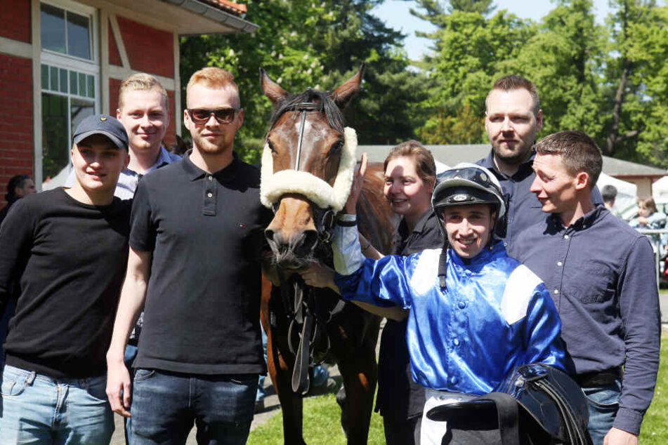 Sulafah mit Jockey Marco Casamento ließen den Dresdner Trainer Stefan Richter jubeln.