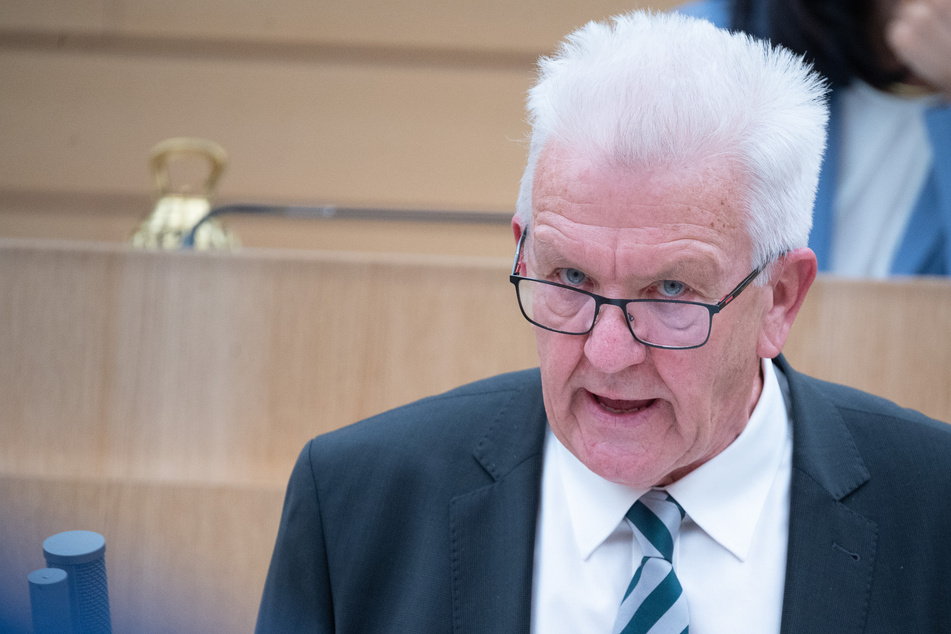Winfried Kretschmann (Bündnis 90/Die Grünen) ist der Ministerpräsident von Baden-Württemberg.