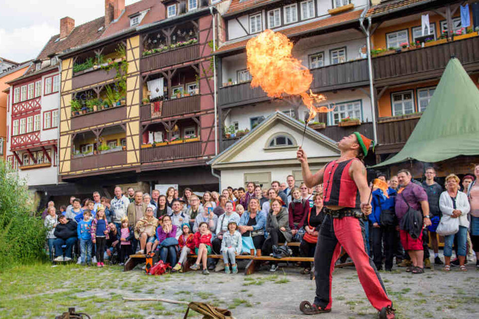 Zur Eröffnung des 42. Krämerbrückenfest wurde Feuer gespuckt.