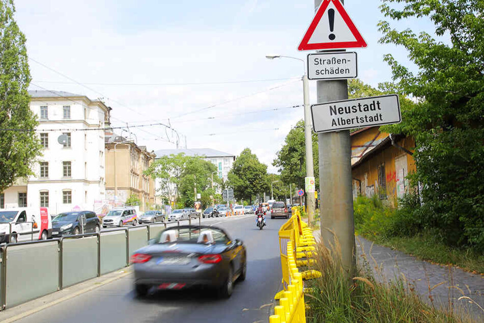 Sperrvorbereitungen an der Königsbrücker Straße. Gebaut wird aber nur ein winziger Abschnitt.