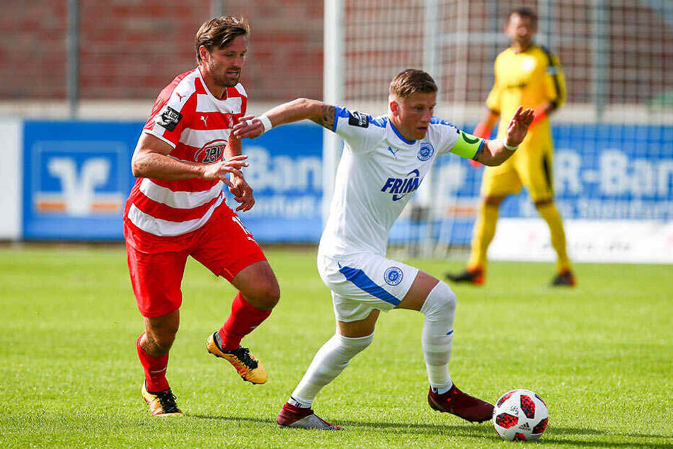 Rückkehr zu zwei Spitzen! Ronny König (l.), hier im Hinspiel gegen Lottes Marcus Piossek, wird am heutigen Samstag im Sturm wahrscheinlich nicht auf sich allein gestellt sein.