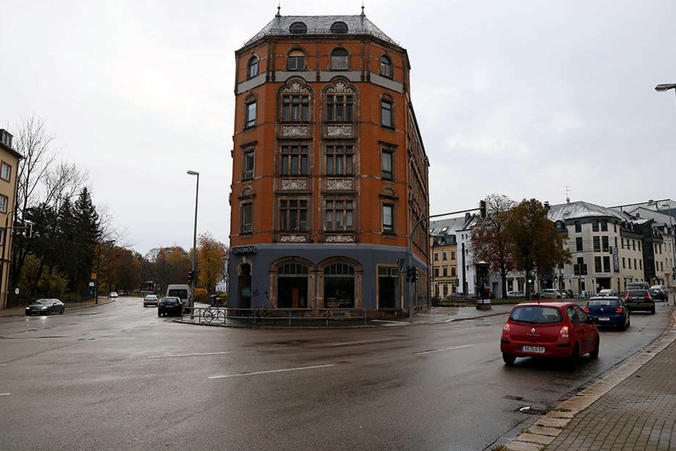 Der links-alternative Künstler-Club Lokomov liegt an der Ecke
Augustusburger/Clausstraße.