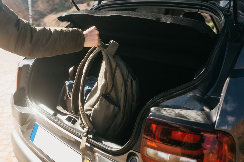 Rund 5000 Euro war der Inhalt des Rucksacks wert, den die Täter mitnahmen. (Symbolbild)