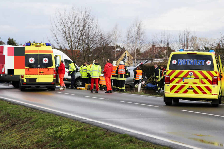 Die Straße musste komplett gesperrt werden.