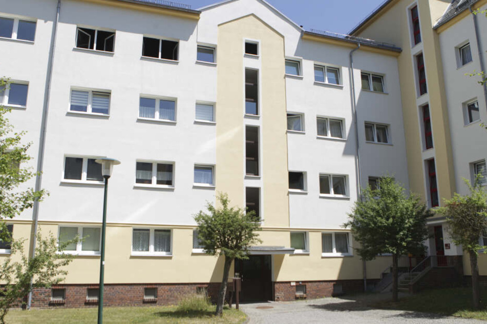 Im Obergeschoss brannte nach einem Einbruch eine Wohnung.