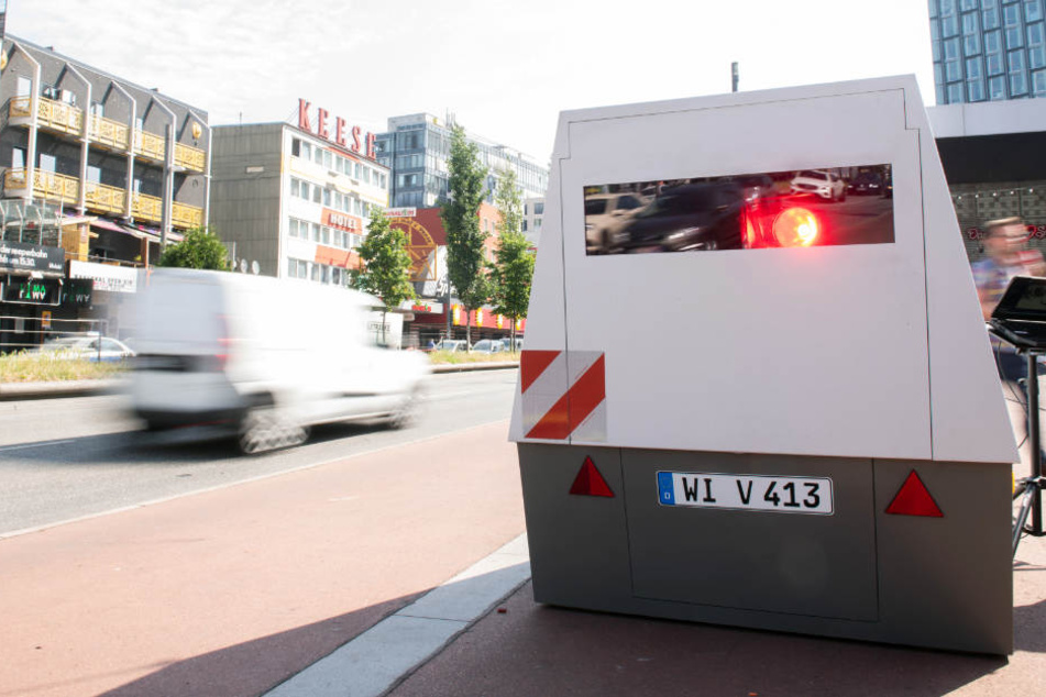 Raser müssen sich auf Hamburgs Straßen künftig auf diese neuen Blitzer einstellen.