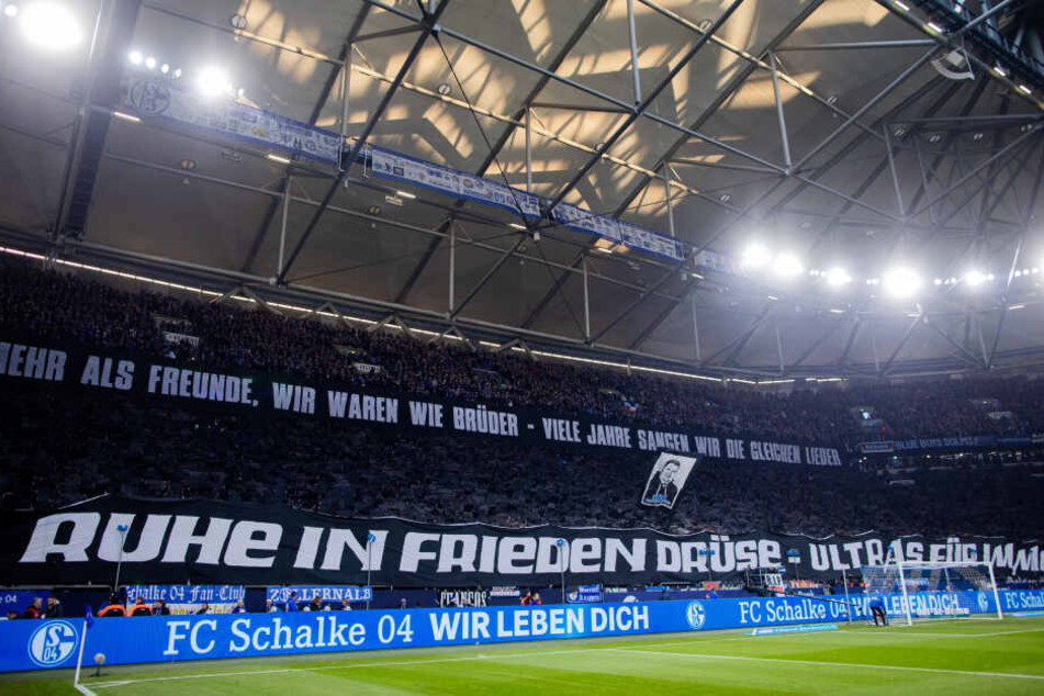 Ein riesiges Banner war im Stadion zu sehen.