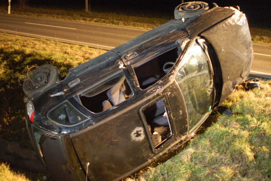 Der Fahrer (34) hatte 1,42 Promille intus und überschlug sich mit seinem Opel Corsa mehrfach.