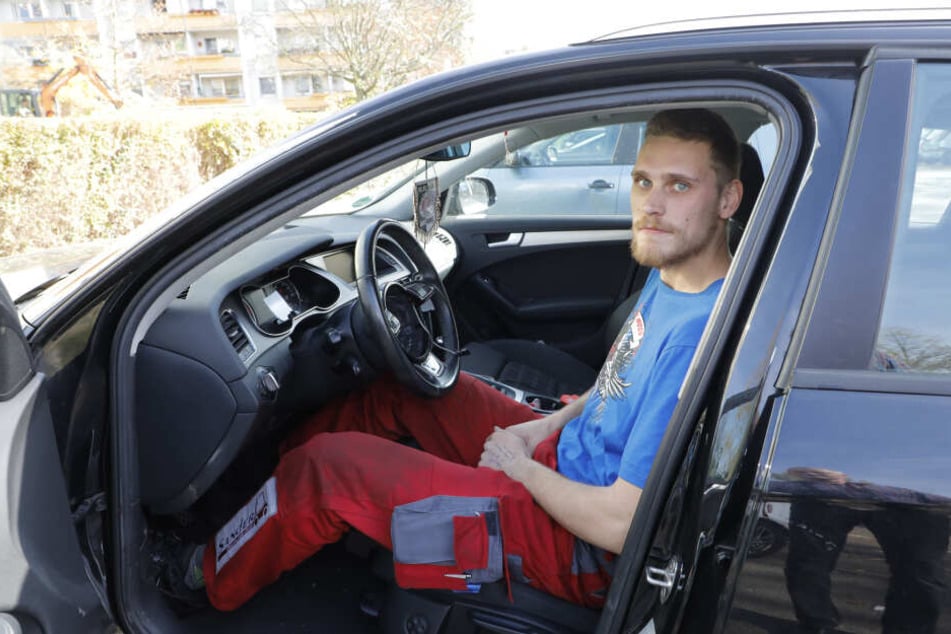 Entsetzt über den Airbag-Diebstahl: Eishockey-Spieler Christoph-Martin Wegner (22) entdeckte den dreisten Autoaufbruch am Morgen.