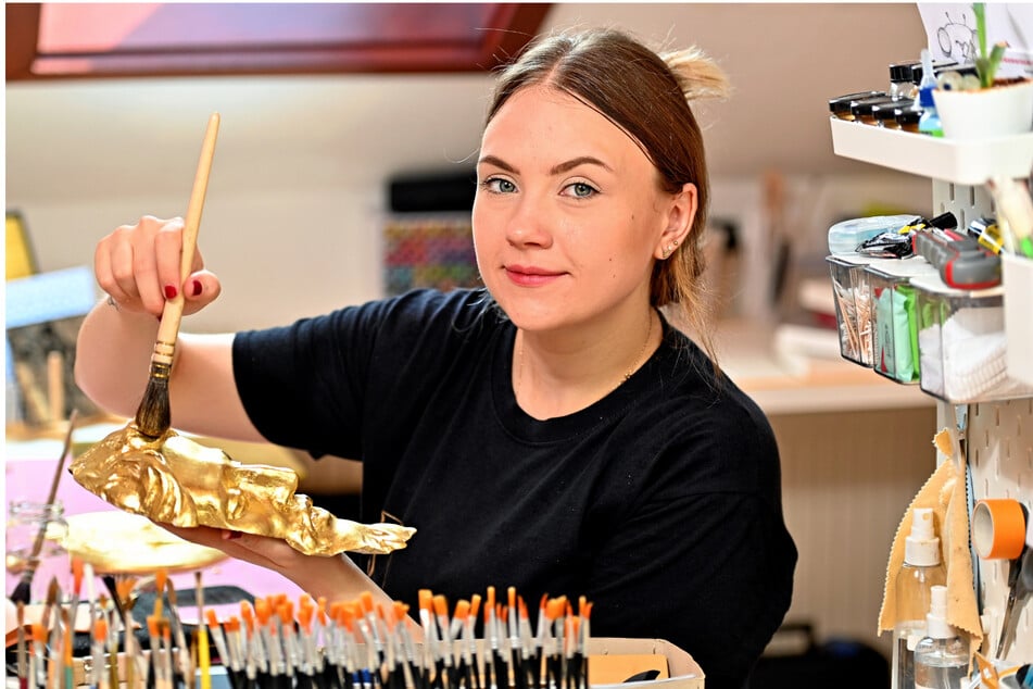 Karina Bastron (26) hat ihre große Leidenschaft zum Beruf gemacht. Die Vergoldermeisterin macht aus normalen Gegenständen edle und wertvolle Kunst.