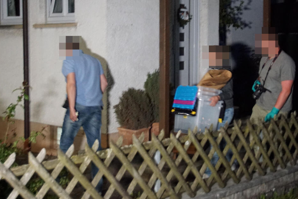 Bei Brand wurden Chemikalien und Drogen gefunden.