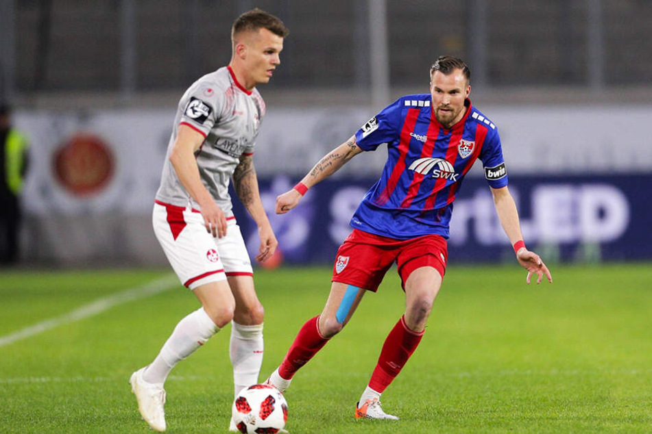Torschütze Florian Pick (l.) ließ Weltmeister Kevin Großkreutz (r.) mehrfach alt aussehen.