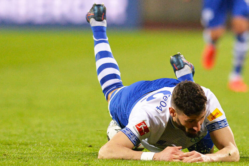 Sinnbildlich: Daniel Caligiuri kamen beim Vorletzten 1. FC Nürnberg nicht über ein 1^:1-Unentschieden hinaus.