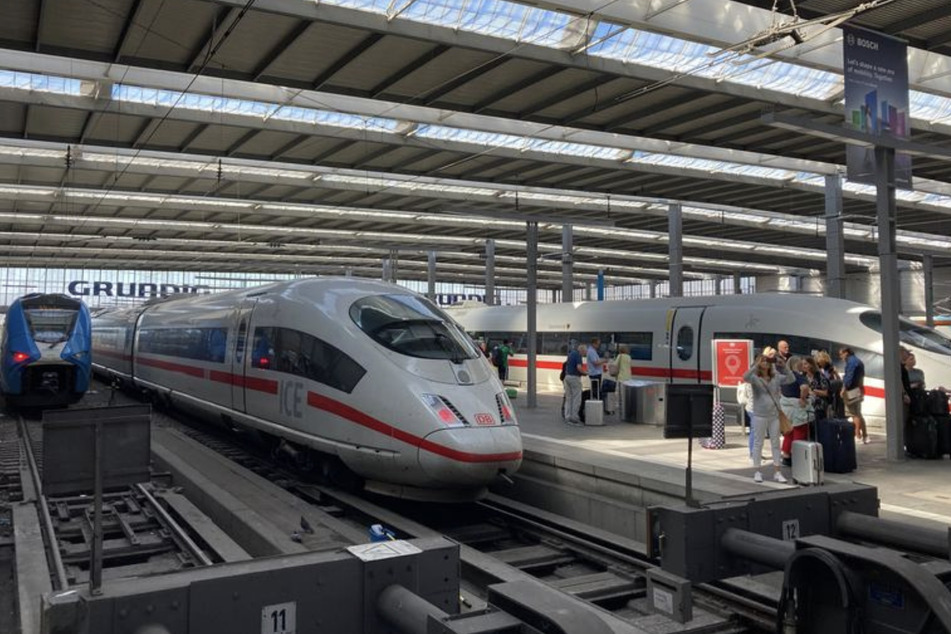 Wegen eines Oberleitungsschadens können Züge den Münchner Hauptbahnhof nicht verlassen und anfahren.