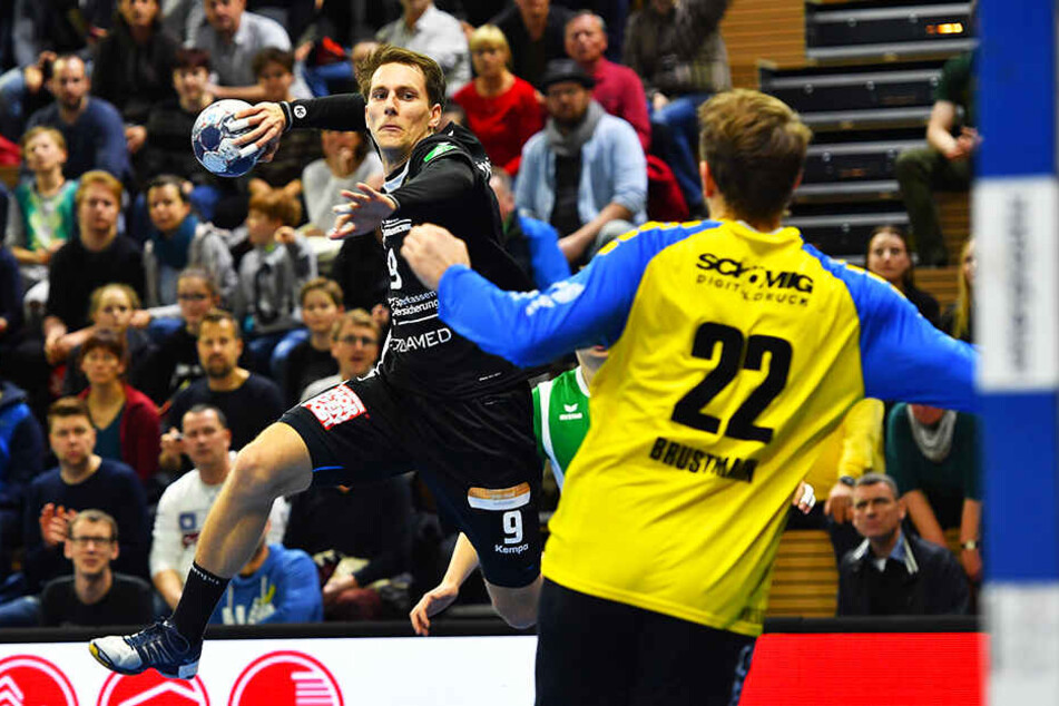 Der HCE soll jetzt vor allem über die Flügel angreifen. Das ist die Chance für Julius Dierberg, hier im Heimspiel gegen Rimpar beim Wurf. Der Linksaußen war im Vorjahr der Torjäger vom Dienst, konnte diese Saison aber nur selten glänzen.