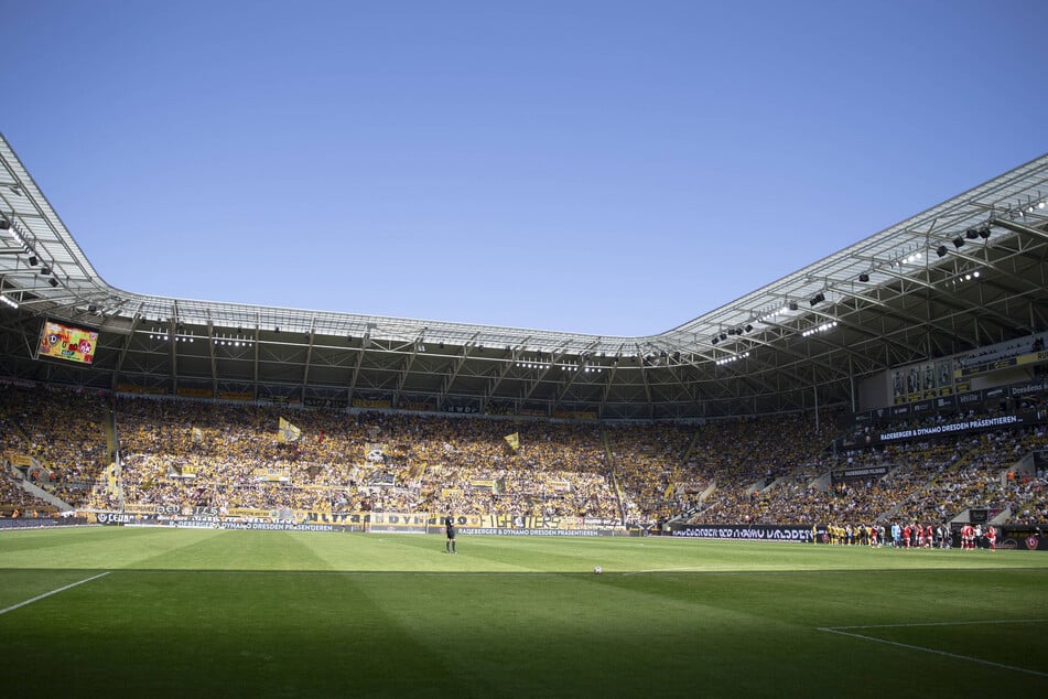 Dynamo Dresden und die Fans wünschen sich mehr Fokus auf das Stadionerlebnis und den Support der Mannschaft und ergreifen nun Maßnahmen gegen Influencer und Vlogger.