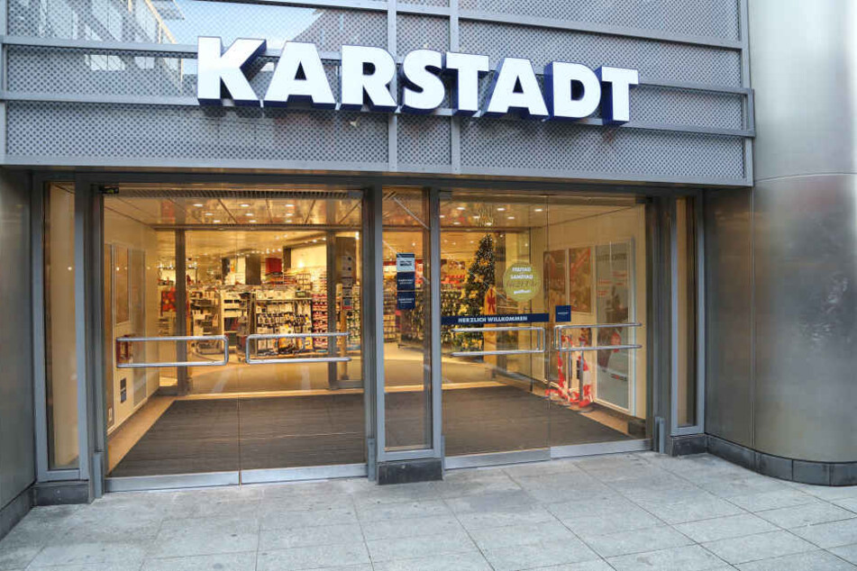 Tatort Karstadt: Die Polizei wertet derzeit die Spuren aus.
