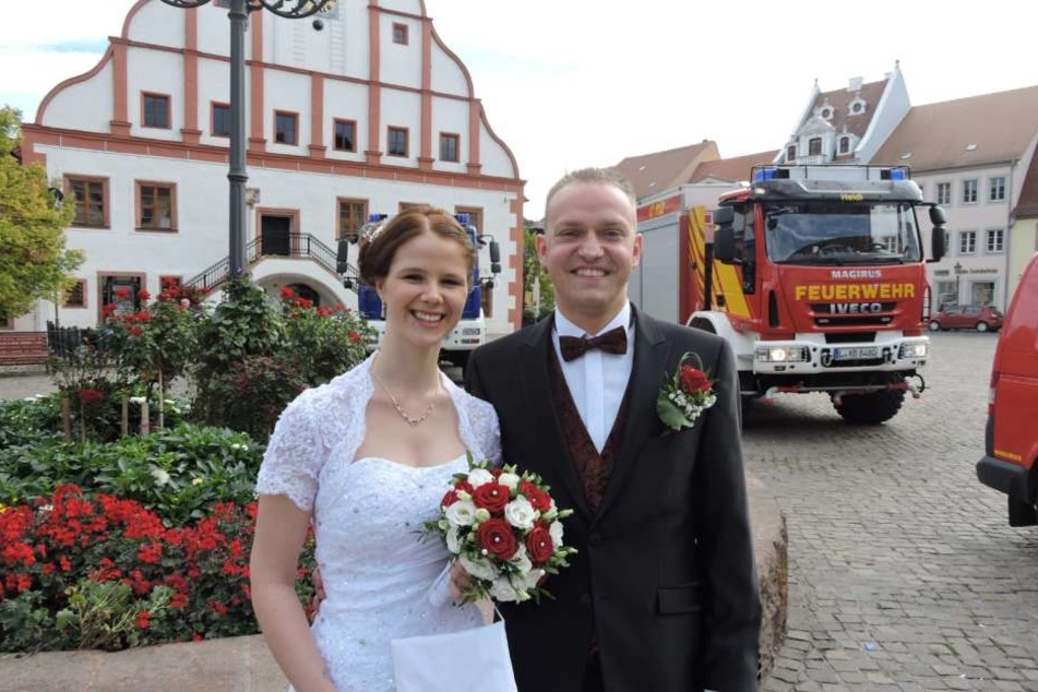 Und das sind die glücklichen Eheleute: Nadine (28) und Tommy Schmidt (34).