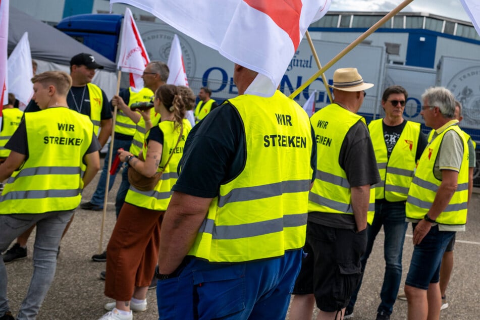 Brauerei in Schieflage: Oettinger-Beschäftigte nehmen (vorerst) Arbeit wieder auf