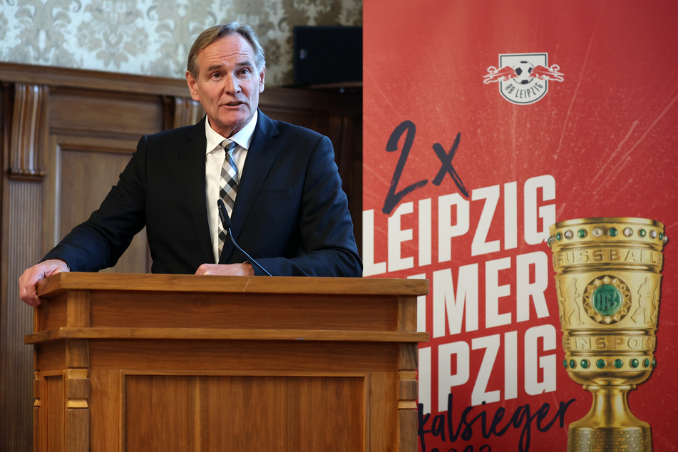 Burkhard Jung (65, SPD) darf große Fußballnationen in Leipzig begrüßen.