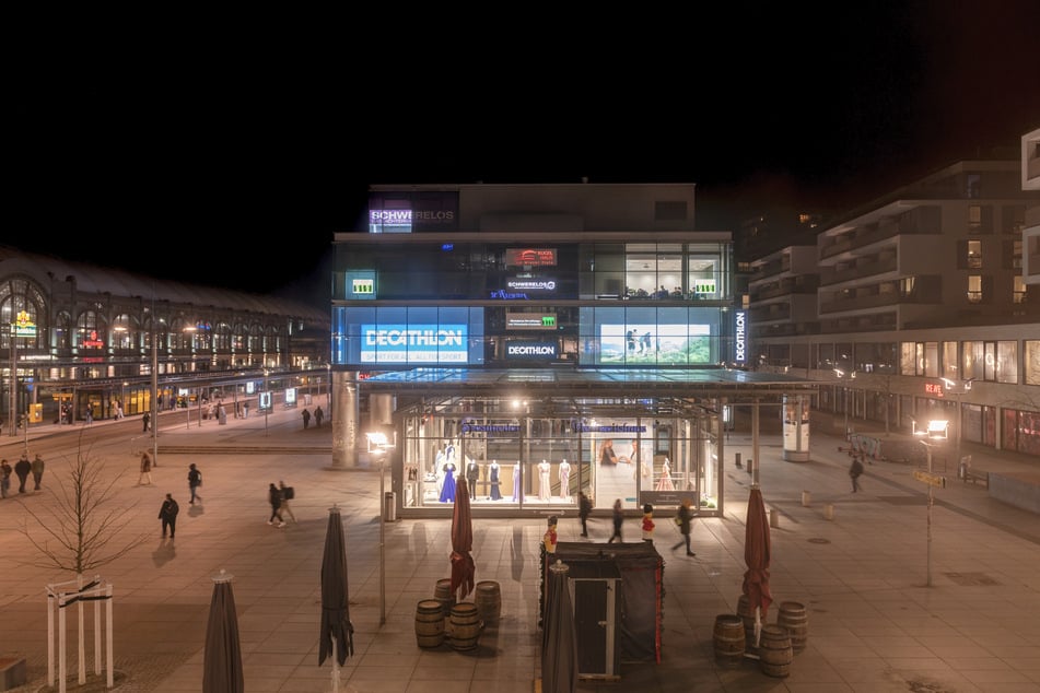 Der Ekel-Vorfall ereignete sich am Wiener Platz, die Präsenz- und Ermittlungsgruppe Innenstadt der Polizei machte kurzen Prozess.