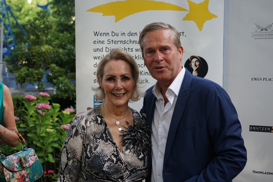 "Hamburger Sternschnuppe"-Gründerin Kiki Fehlauer zusammen mit Moderator Hinnerk Baumgarten (57).