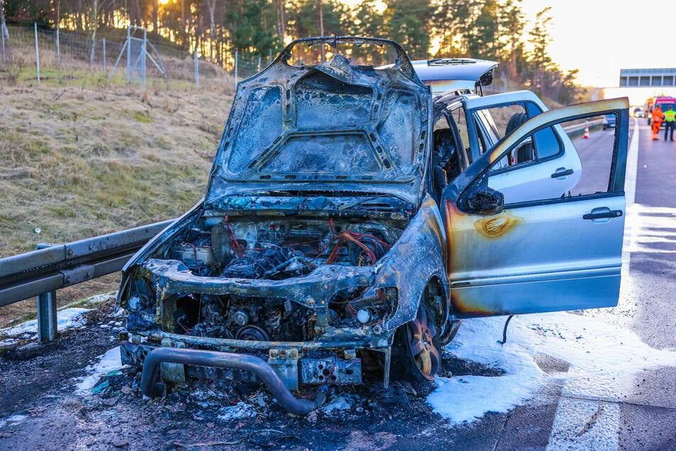 Der Daimler war nach dem Brand nicht mehr fahrbereit.