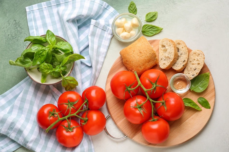 Die Zutaten für Bruschetta mit Tomaten sind überschaubar.