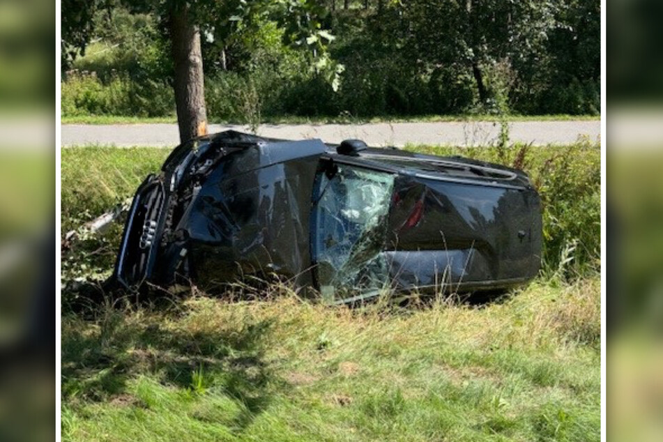 In der Altmark wurde ein Audi durch einen Lkw von der Straße geschleudert.