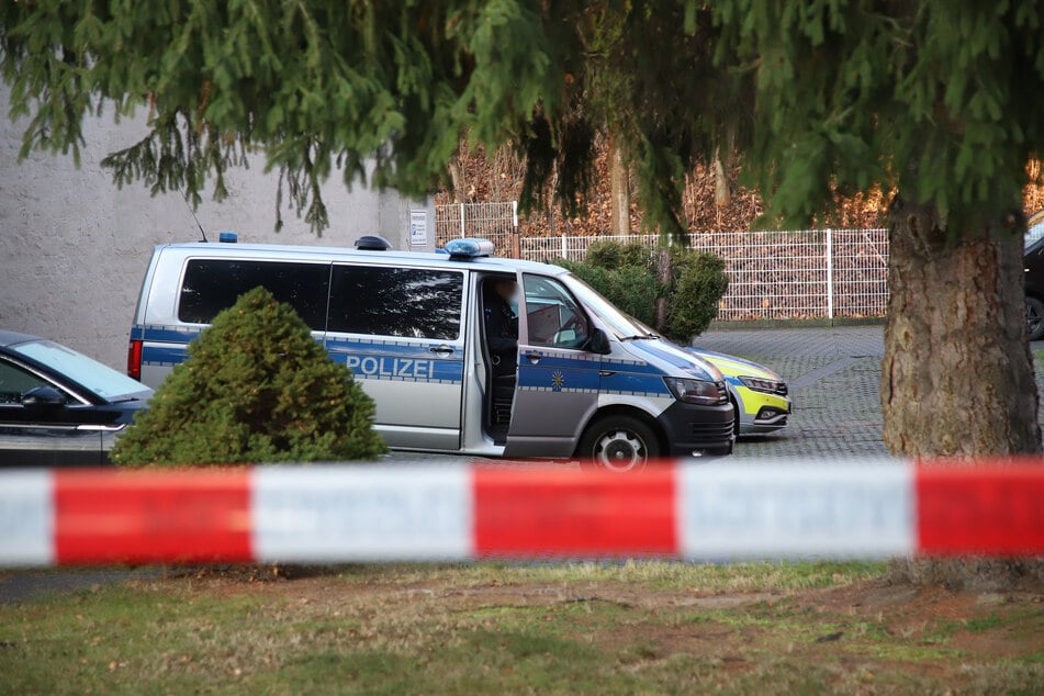 Die Polizei rückte in die Breithauptstraße in Zwickau aus: Ein Suff-Mann (56) verschanzte sich in seiner Wohnung und drohte mit Waffengewalt.