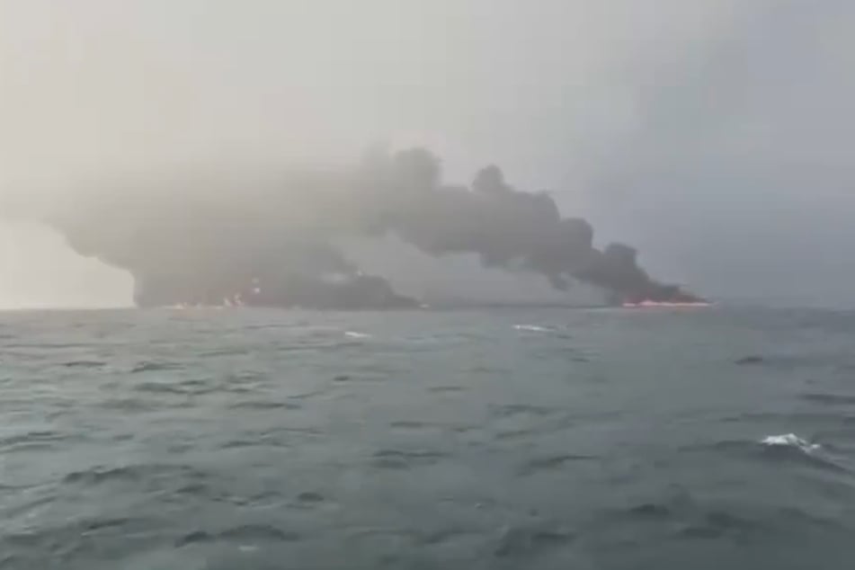 Serious accident in the North Sea. The oil tanker MV Stena and the container ship MV Solong have collided. Black smoke rises.