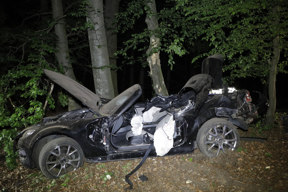 Ein 36-Jähriger kam am Sonntagabend mit seinem Auto von der A4 bei Frankenberg ab. Er verstarb wenig später.