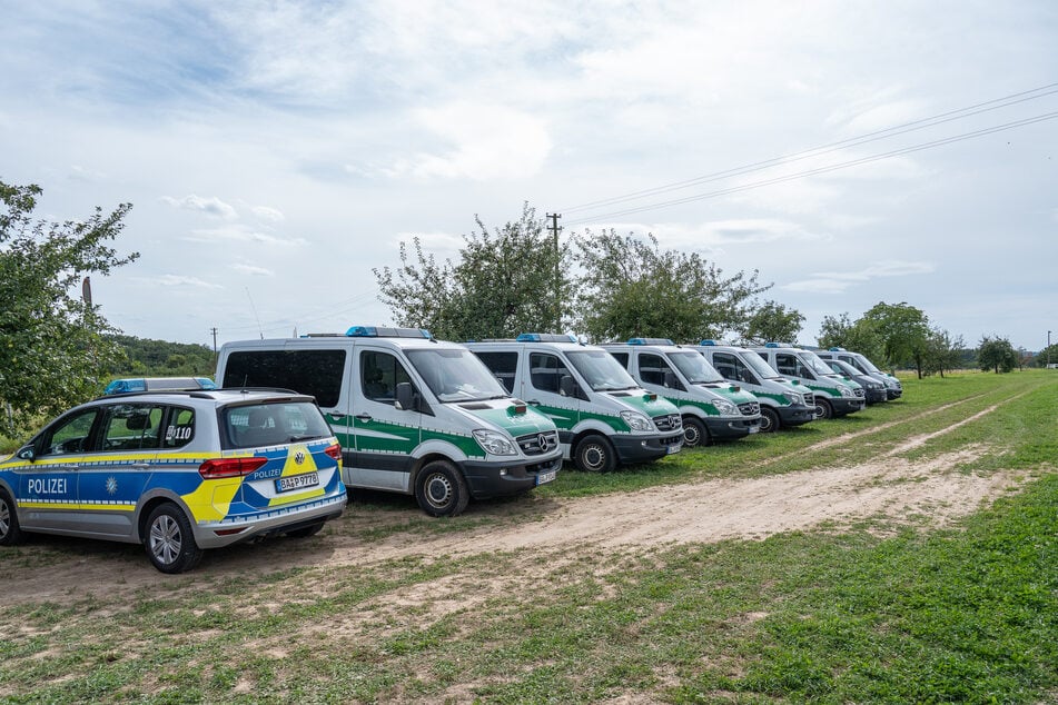 Die Polizei sucht bei Eggolsheim nach Hinweisen. Möglicherweise steht der Fall im Zusammenhang mit einer weiteren Vermissten.