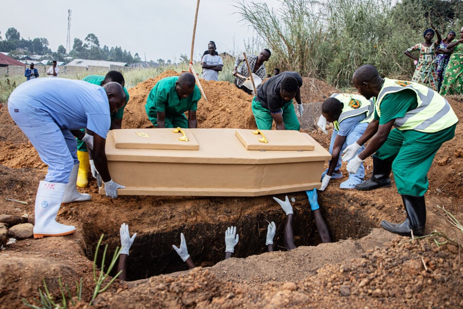 Die Zahl der Ebola-Fälle in der Demokratischen Republik Kongo steigt weiterhin rasch an, für viele ist es ein Todesurteil.