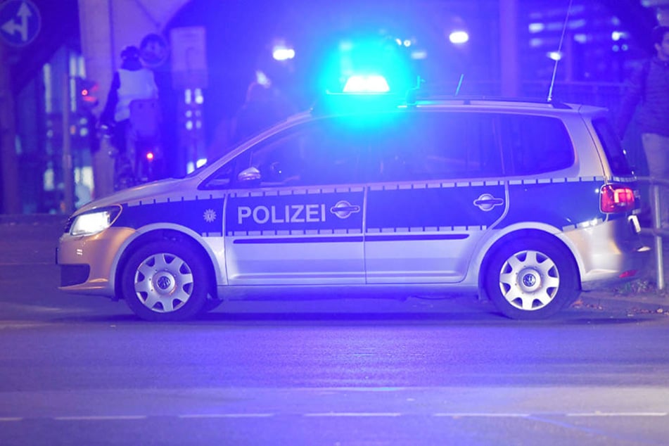Die Polizei nahm bereits sieben Stunden zuvor einen 34-Jährigen Mann vor der Kneipe fest. (Symbolbild)