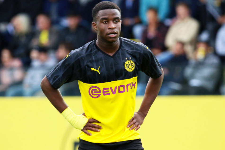 Bis zum ersten Pflichtspieleinsatz von Youssoufa Moukoko müssen sich die BVB-Fans aber noch gedulden. Vor August 2021 darf er nicht zum Einsatz kommen.