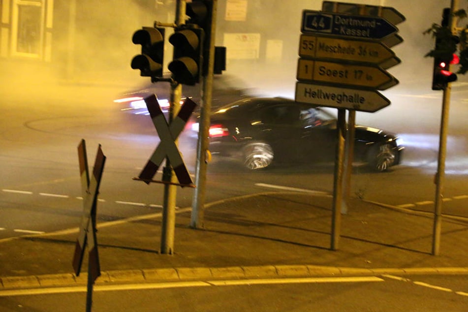 Ein Augenzeuge fotografierte die Fahrer beim Driften.