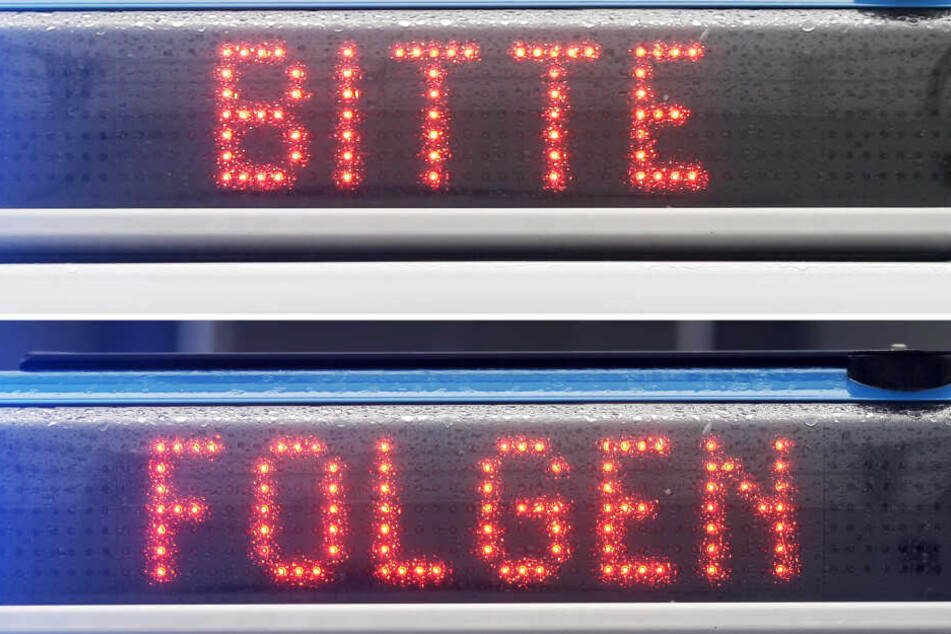 Der Jugendliche missachte die Haltesignale der Polizei und flüchtete (Symbolbild).