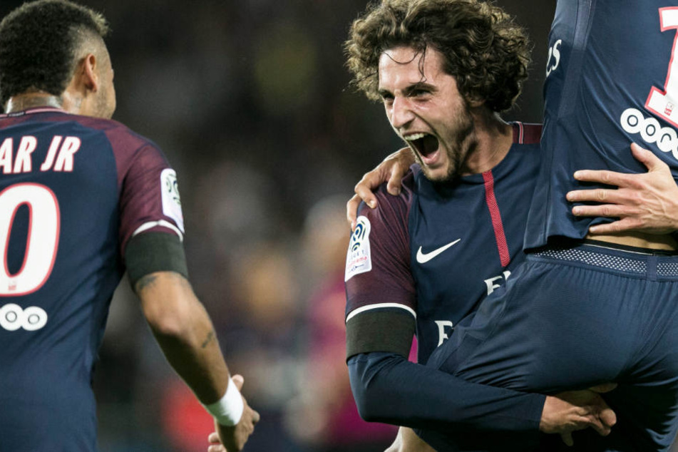 Adrien Rabiot (r.) kommt bei Paris-Saint Germain immer seltener zum Zug. (Archivbild)